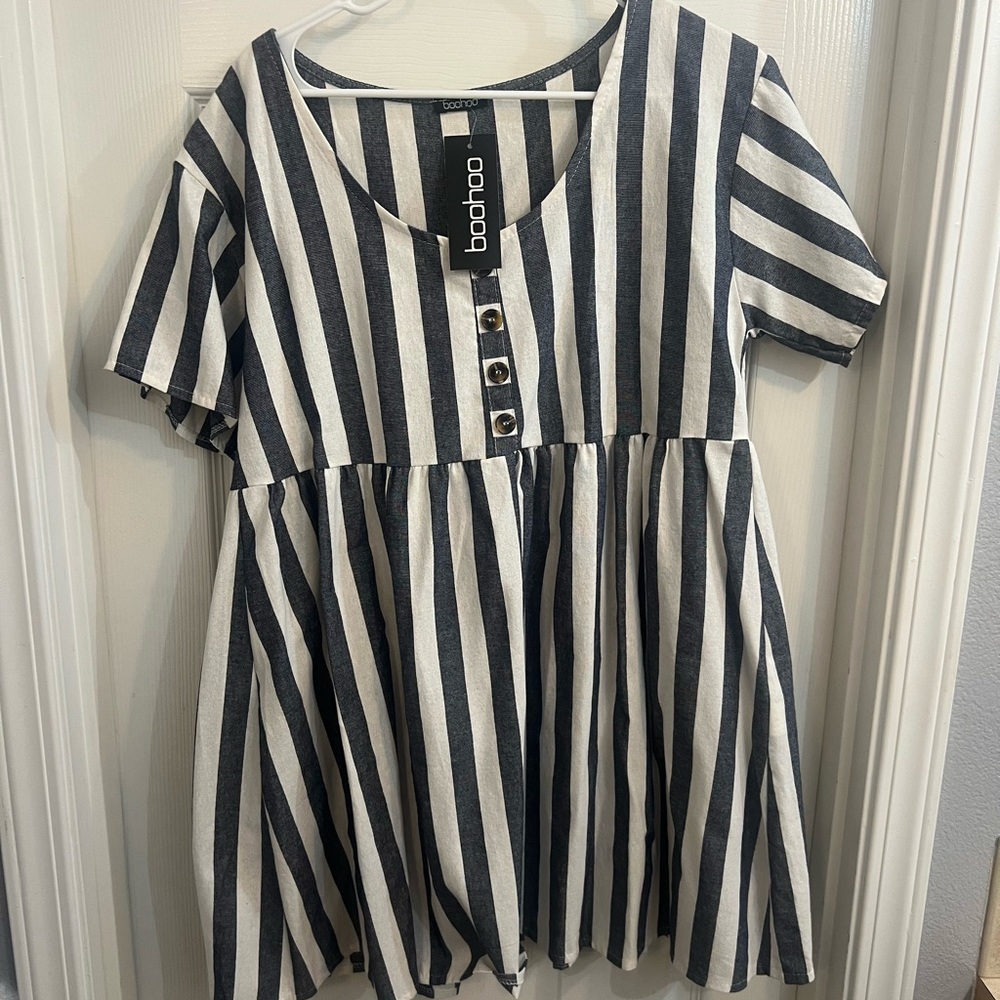 NWT Boohoo Plus size Dress